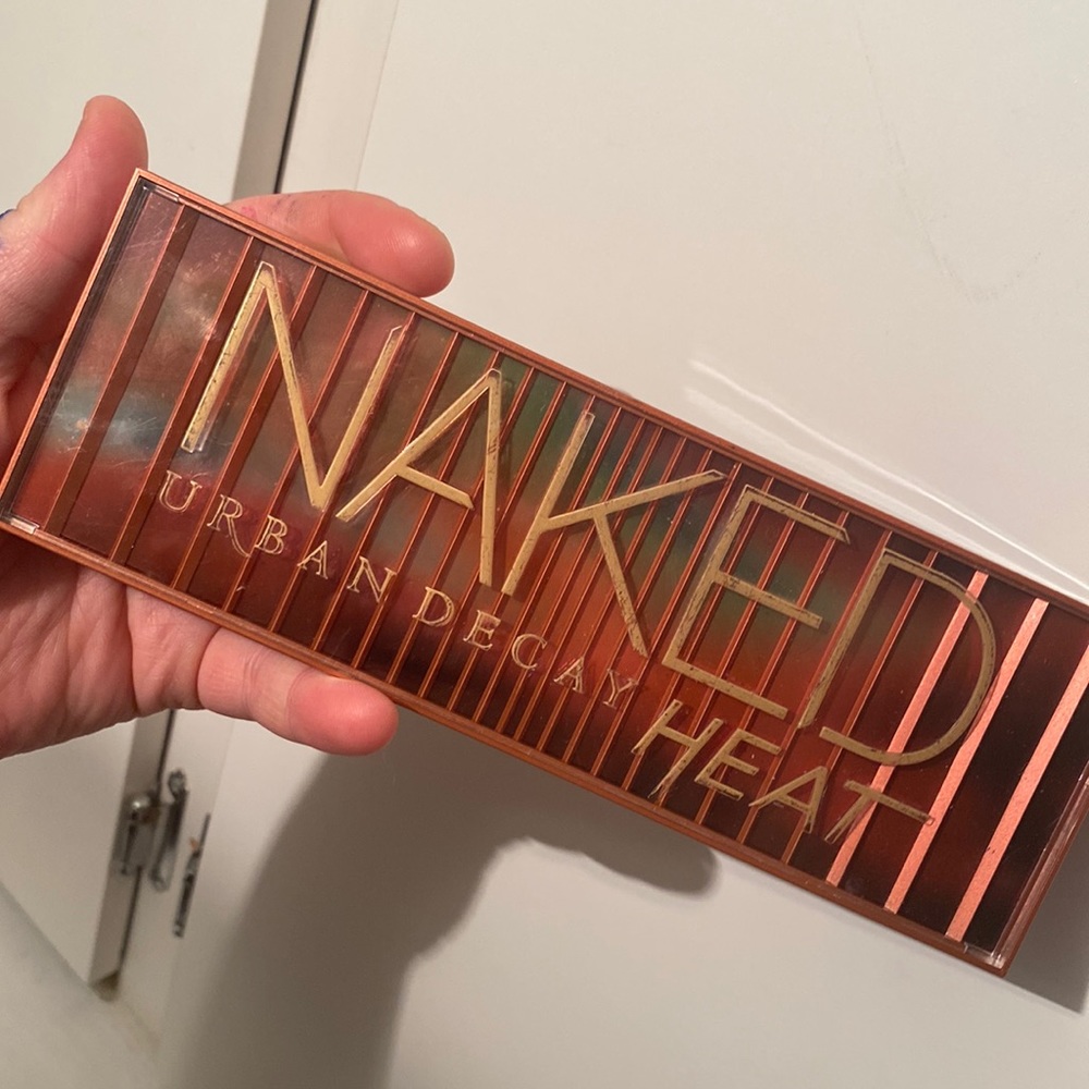 NEW Urban decay HEAT palette🔥 10/10 condition! Includes brush!